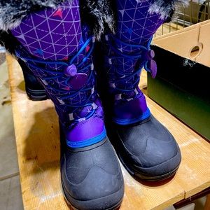 Kamik snow boots size 5 girls